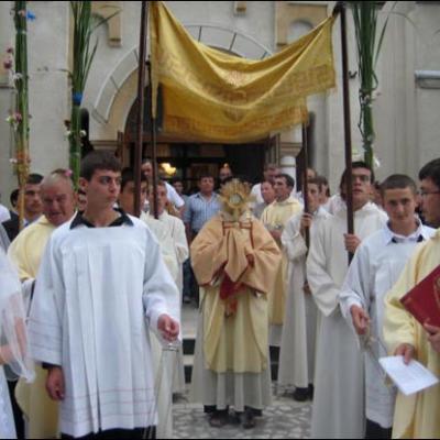 11 iunie 2009: Oneşti: Procesiunea de Joia Verde