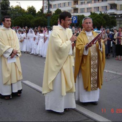 11 iunie 2009: Oneşti: Procesiunea de Joia Verde