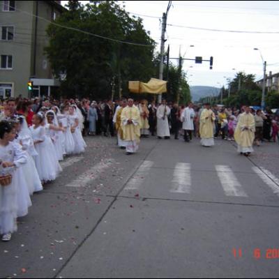 11 iunie 2009: Oneşti: Procesiunea de Joia Verde