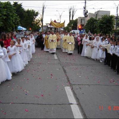 11 iunie 2009: Oneşti: Procesiunea de Joia Verde