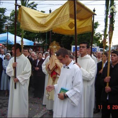11 iunie 2009: Oneşti: Procesiunea de Joia Verde