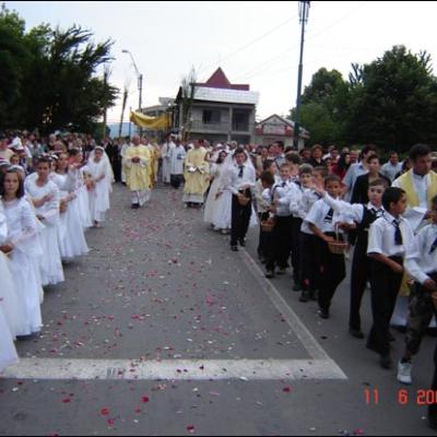 11 iunie 2009: Oneşti: Procesiunea de Joia Verde