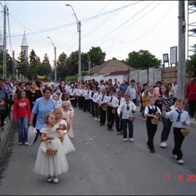 11 iunie 2009: Oneşti: Procesiunea de Joia Verde