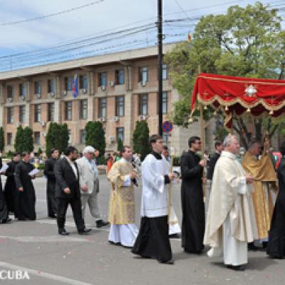 14 iunie 2009: Iaşi (ERC): Procesiunea în sărbătoarea Trupul şi Sângele Domnului