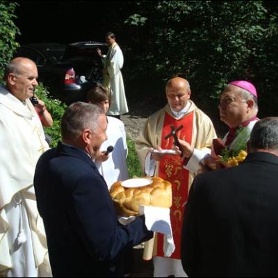 19 iunie 2009: Sfinţirea bisericii şi dedicarea altarului din filiala Falcău a Parohiei Rădăuţi