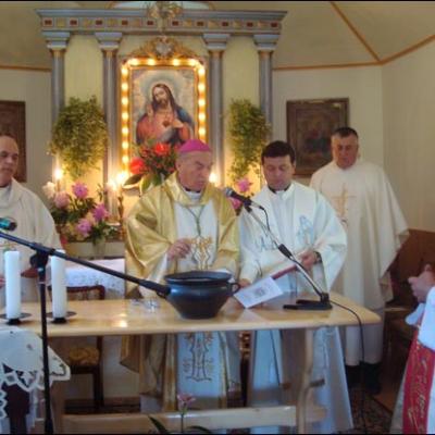 19 iunie 2009: Sfinţirea bisericii şi dedicarea altarului din filiala Falcău a Parohiei Rădăuţi