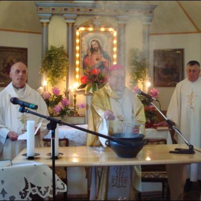 19 iunie 2009: Sfinţirea bisericii şi dedicarea altarului din filiala Falcău a Parohiei Rădăuţi