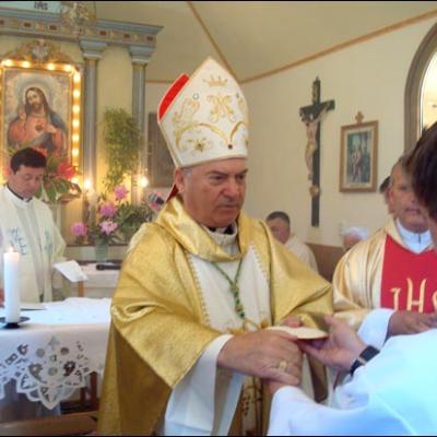19 iunie 2009: Sfinţirea bisericii şi dedicarea altarului din filiala Falcău a Parohiei Rădăuţi