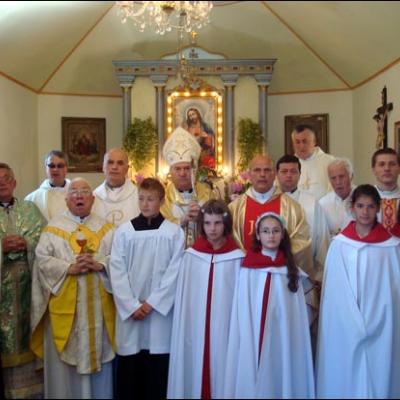 19 iunie 2009: Sfinţirea bisericii şi dedicarea altarului din filiala Falcău a Parohiei Rădăuţi