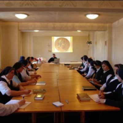 14-19 iunie 2009: Gioseni: Exerciţii spirituale pentru surori din Institutul Diecezan "Slujitoarele lui Cristos, Marele Preot"