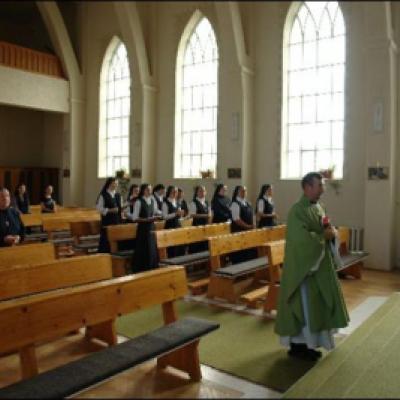 14-19 iunie 2009: Gioseni: Exerciţii spirituale pentru surori din Institutul Diecezan "Slujitoarele lui Cristos, Marele Preot"
