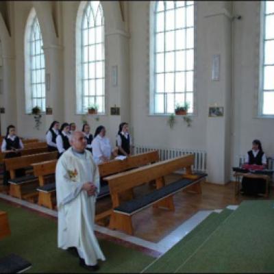 14-19 iunie 2009: Gioseni: Exerciţii spirituale pentru surori din Institutul Diecezan "Slujitoarele lui Cristos, Marele Preot"