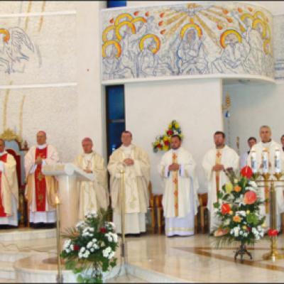 24 iunie 2009: Iaşi - 21 de preoţi nou-sfinţiţi