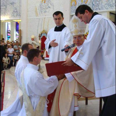 24 iunie 2009: Iaşi - 21 de preoţi nou-sfinţiţi