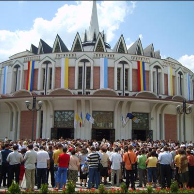 24 iunie 2009: Iaşi - 21 de preoţi nou-sfinţiţi