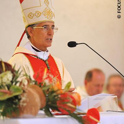 24 iunie 2009: Iaşi - 21 de preoţi nou-sfinţiţi (FOCUS)