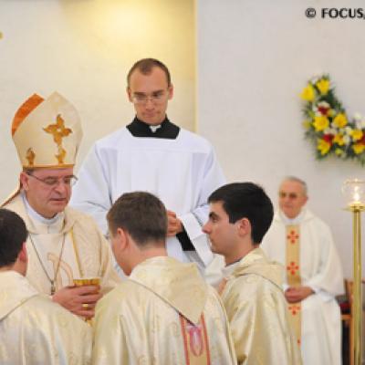24 iunie 2009: Iaşi - 21 de preoţi nou-sfinţiţi (FOCUS)