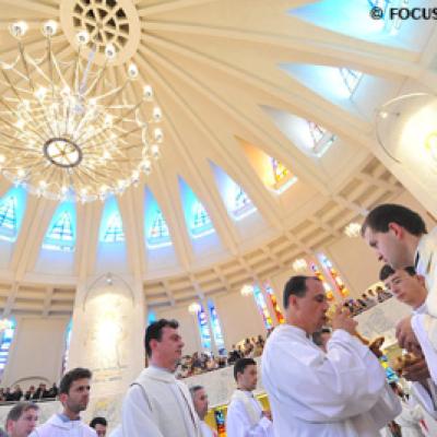 24 iunie 2009: Iaşi - 21 de preoţi nou-sfinţiţi (FOCUS)