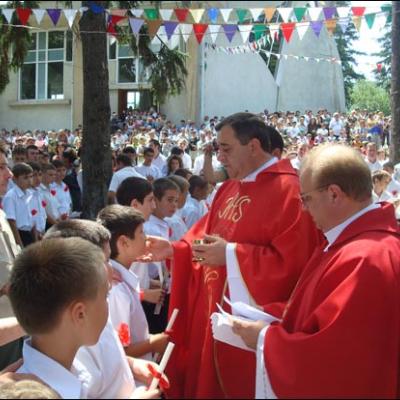 5 iulie 2009: Administrarea Mirului în Parohia Lespezi