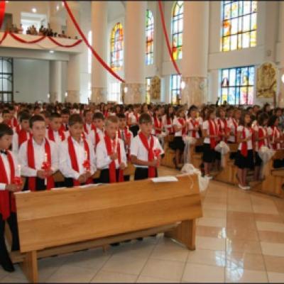 12 iulie 2009: Administrarea Mirului în Parohia Bacău "Fericitul Ieremia"