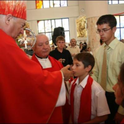 12 iulie 2009: Administrarea Mirului în Parohia Bacău "Fericitul Ieremia"