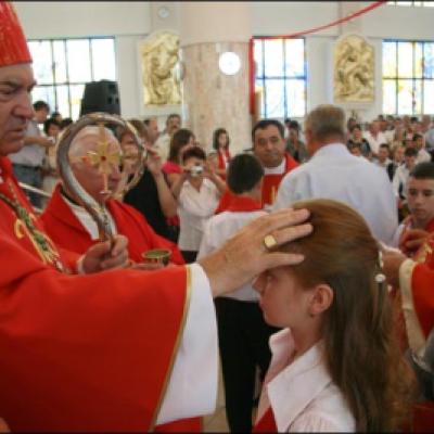 12 iulie 2009: Administrarea Mirului în Parohia Bacău "Fericitul Ieremia"