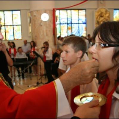 12 iulie 2009: Administrarea Mirului în Parohia Bacău "Fericitul Ieremia"