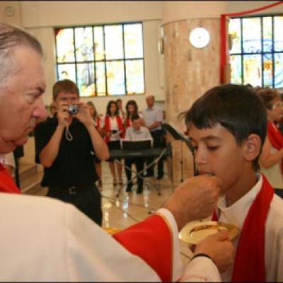 12 iulie 2009: Administrarea Mirului în Parohia Bacău "Fericitul Ieremia"