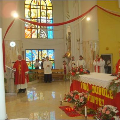 12 iulie 2009: Administrarea Mirului în Parohia Bacău "Fericitul Ieremia"