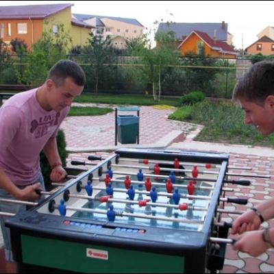 25 iunie - 29 iulie 2009: Roman: "Vara împreună" pentru tineri
