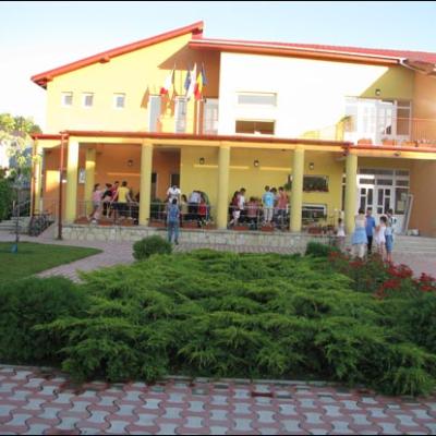 25 iunie - 29 iulie 2009: Roman: "Vara împreună" pentru tineri