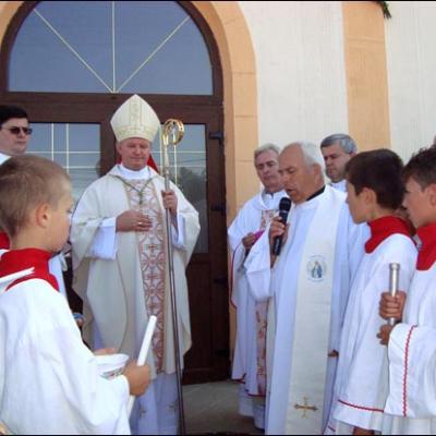 2 august 2009: Rotunda: Consacrarea altarului şi sfinţirea bisericii "Sf. Francisc din Assisi"