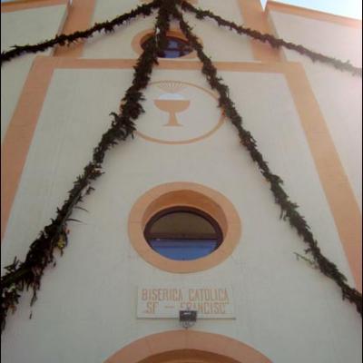 2 august 2009: Rotunda: Consacrarea altarului şi sfinţirea bisericii "Sf. Francisc din Assisi"