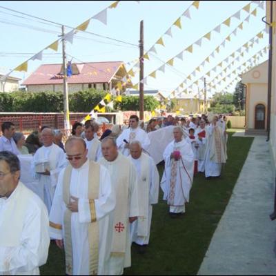 2 august 2009: Rotunda: Consacrarea altarului şi sfinţirea bisericii "Sf. Francisc din Assisi"