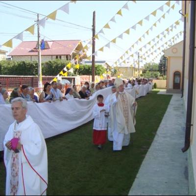 2 august 2009: Rotunda: Consacrarea altarului şi sfinţirea bisericii "Sf. Francisc din Assisi"