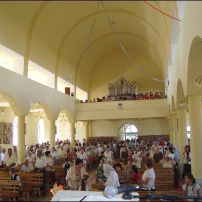 2 august 2009: Rotunda: Consacrarea altarului şi sfinţirea bisericii "Sf. Francisc din Assisi"