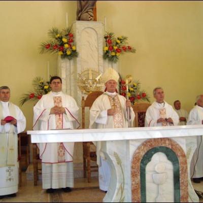 2 august 2009: Rotunda: Consacrarea altarului şi sfinţirea bisericii "Sf. Francisc din Assisi"