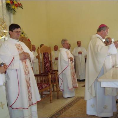 2 august 2009: Rotunda: Consacrarea altarului şi sfinţirea bisericii "Sf. Francisc din Assisi"