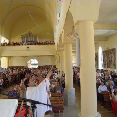 2 august 2009: Rotunda: Consacrarea altarului şi sfinţirea bisericii "Sf. Francisc din Assisi"