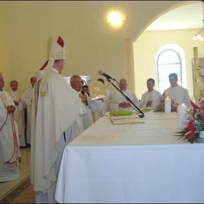 2 august 2009: Rotunda: Consacrarea altarului şi sfinţirea bisericii "Sf. Francisc din Assisi"