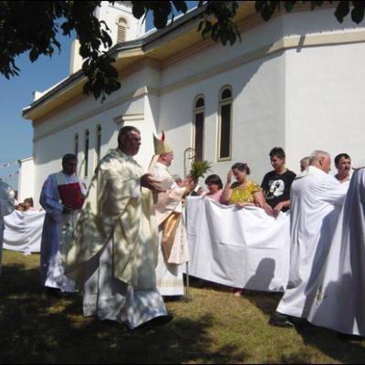 22 august: Garoafa: Consacrarea altarului şi sfinţirea bisericii