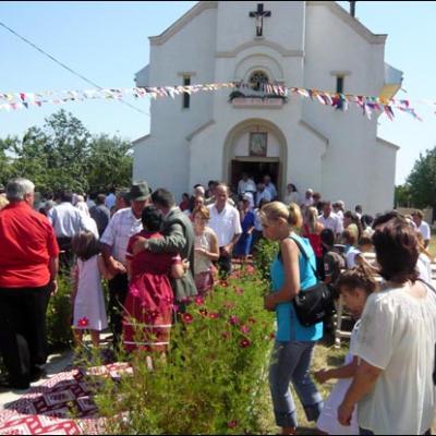 22 august: Garoafa: Consacrarea altarului şi sfinţirea bisericii