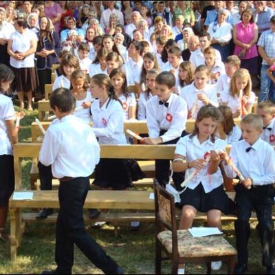 29 august 2009: Administrarea Mirului în filiala Bogdăneşti a Parohiei Prăjeşti