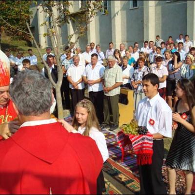 29 august 2009: Administrarea Mirului în filiala Bogdăneşti a Parohiei Prăjeşti