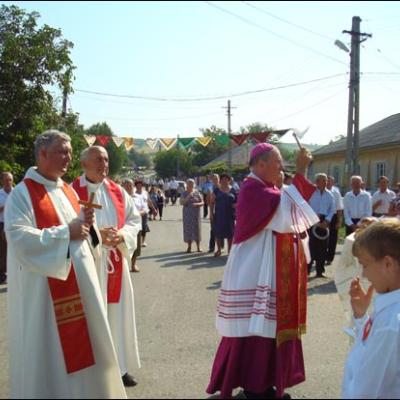 29 august 2009: Administrarea Mirului în Parohia Prăjeşti