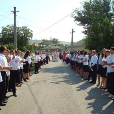 29 august 2009: Administrarea Mirului în Parohia Prăjeşti