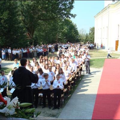 29 august 2009: Administrarea Mirului în Parohia Prăjeşti