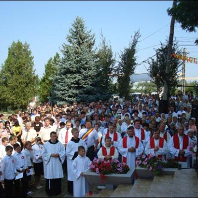 29 august 2009: Administrarea Mirului în Parohia Prăjeşti