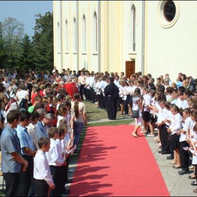 29 august 2009: Administrarea Mirului în Parohia Prăjeşti