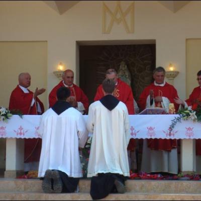 29 august 2009: Administrarea Mirului în Parohia Prăjeşti